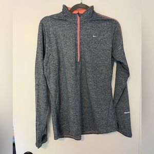 Nike Women’s Dri Fit Quarter Zip Size Large